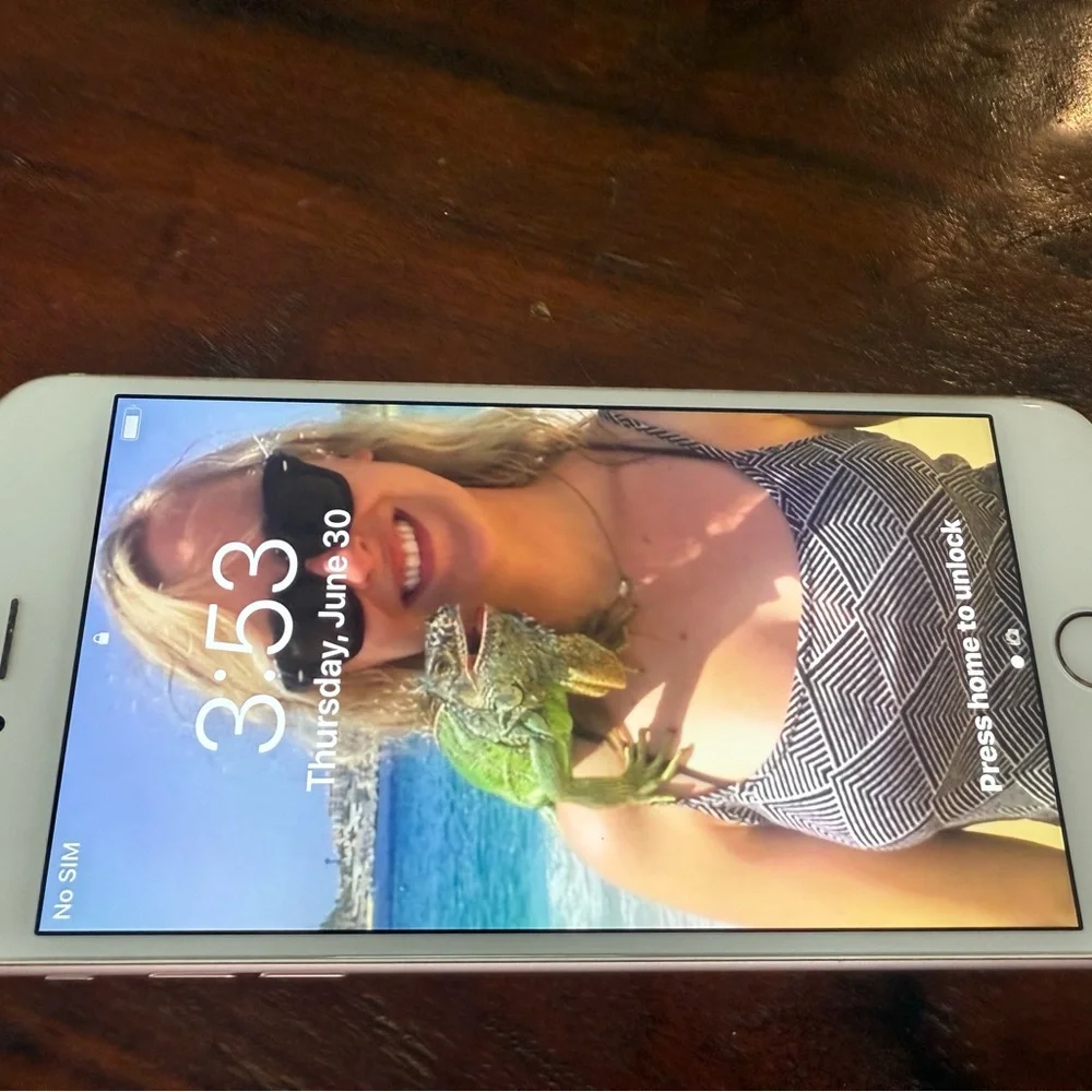 Apple iPhone - Elegant Pink Finish, iPhone 6s , great condition